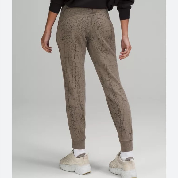 Lululemon🖤🪶NWT to dye for  joggers - Picture 7 of 16